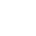 Icône blanc d'un casque d'écouteur avec un micro, le tout épousant la forme d'un crâne, symbolisant le formulaire de contact pour faire une simulation pour l'aide pour MaPrimeRénov'